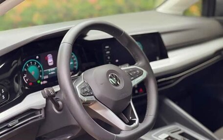 Volkswagen Golf VIII, 2023 год, 1 950 000 рублей, 12 фотография