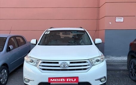 Toyota Highlander III, 2012 год, 1 990 000 рублей, 2 фотография