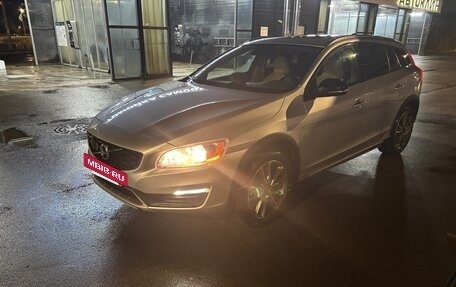 Volvo V60 Cross Country II, 2016 год, 2 500 000 рублей, 2 фотография