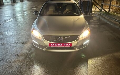 Volvo V60 Cross Country II, 2016 год, 2 500 000 рублей, 3 фотография