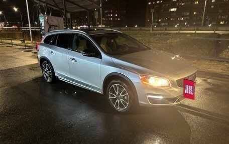 Volvo V60 Cross Country II, 2016 год, 2 500 000 рублей, 4 фотография