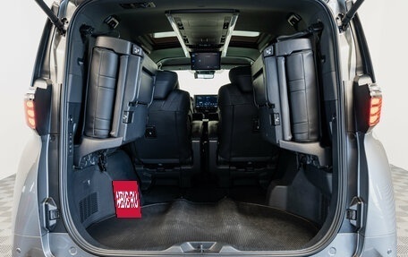 Toyota Alphard, 2024 год, 10 890 000 рублей, 22 фотография