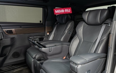 Toyota Alphard, 2024 год, 10 890 000 рублей, 19 фотография