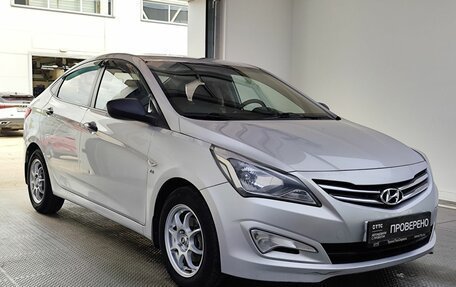 Hyundai Solaris II рестайлинг, 2015 год, 855 000 рублей, 3 фотография