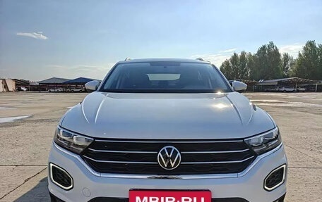 Volkswagen T-Roc I, 2023 год, 1 350 000 рублей, 1 фотография