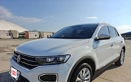 Volkswagen T-Roc I, 2023 год, 1 350 000 рублей, 3 фотография