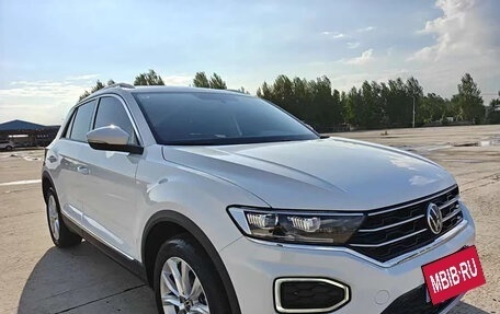 Volkswagen T-Roc I, 2023 год, 1 350 000 рублей, 2 фотография