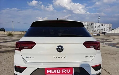 Volkswagen T-Roc I, 2023 год, 1 350 000 рублей, 8 фотография