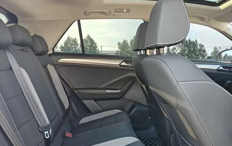 Volkswagen T-Roc I, 2023 год, 1 350 000 рублей, 21 фотография