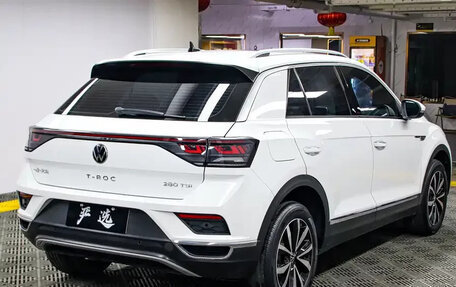 Volkswagen T-Roc I, 2023 год, 1 450 000 рублей, 5 фотография