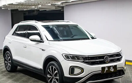 Volkswagen T-Roc I, 2023 год, 1 450 000 рублей, 2 фотография
