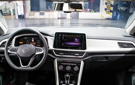 Volkswagen T-Roc I, 2023 год, 1 450 000 рублей, 8 фотография