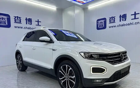 Volkswagen T-Roc I, 2023 год, 1 490 000 рублей, 2 фотография
