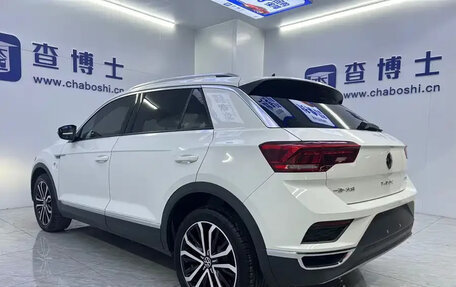Volkswagen T-Roc I, 2023 год, 1 490 000 рублей, 4 фотография