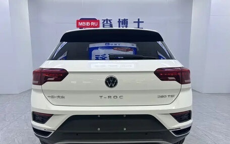 Volkswagen T-Roc I, 2023 год, 1 490 000 рублей, 6 фотография