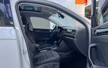Volkswagen T-Roc I, 2023 год, 1 490 000 рублей, 10 фотография