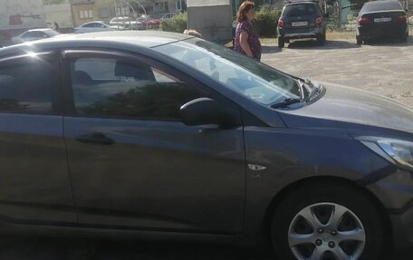 Hyundai Solaris II рестайлинг, 2012 год, 750 000 рублей, 3 фотография