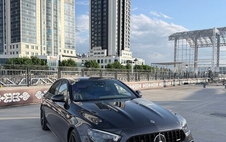 Mercedes-Benz E-Класс, 2021 год, 5 000 000 рублей, 3 фотография