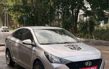 Hyundai Solaris II рестайлинг, 2021 год, 1 400 000 рублей, 1 фотография