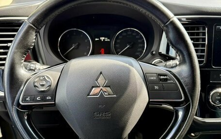 Mitsubishi Outlander III рестайлинг 3, 2015 год, 1 890 000 рублей, 6 фотография