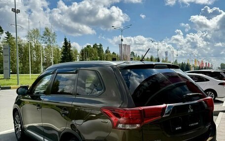 Mitsubishi Outlander III рестайлинг 3, 2015 год, 1 890 000 рублей, 4 фотография