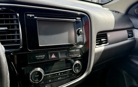 Mitsubishi Outlander III рестайлинг 3, 2015 год, 1 890 000 рублей, 7 фотография