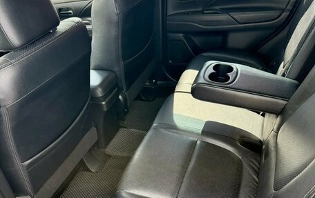 Mitsubishi Outlander III рестайлинг 3, 2015 год, 1 890 000 рублей, 9 фотография