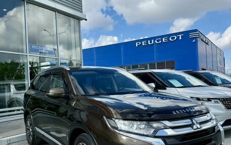 Mitsubishi Outlander III рестайлинг 3, 2015 год, 1 890 000 рублей, 2 фотография