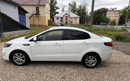 KIA Rio III рестайлинг, 2014 год, 880 000 рублей, 2 фотография