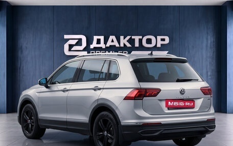 Volkswagen Tiguan II, 2021 год, 2 647 000 рублей, 2 фотография