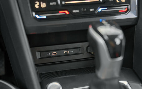 Volkswagen Tiguan II, 2021 год, 2 647 000 рублей, 11 фотография