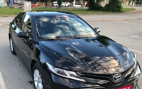 Toyota Camry, 2019 год, 2 000 000 рублей, 2 фотография