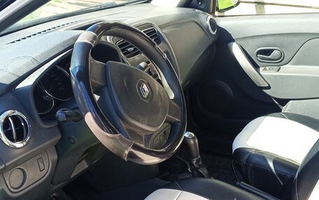Renault Logan II, 2015 год, 650 000 рублей, 3 фотография
