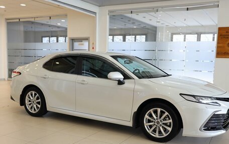 Toyota Camry, 2021 год, 2 990 000 рублей, 6 фотография