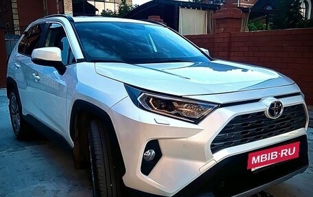 Toyota RAV4, 2020 год, 4 149 000 рублей, 2 фотография