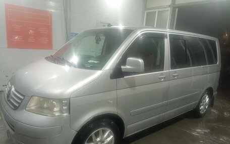 Volkswagen Multivan T5, 2004 год, 1 050 000 рублей, 4 фотография