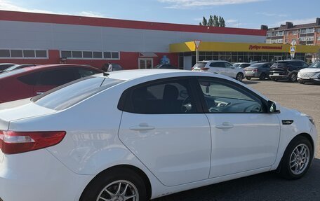KIA Rio III рестайлинг, 2013 год, 880 000 рублей, 7 фотография