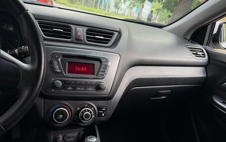 KIA Rio III рестайлинг, 2013 год, 880 000 рублей, 12 фотография