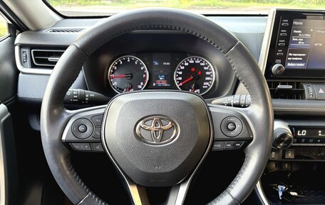 Toyota RAV4, 2021 год, 3 600 000 рублей, 10 фотография