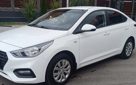 Hyundai Solaris II рестайлинг, 2017 год, 1 375 000 рублей, 2 фотография