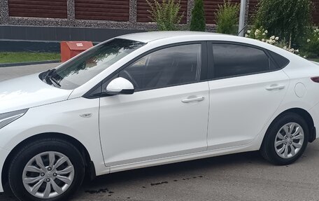 Hyundai Solaris II рестайлинг, 2017 год, 1 375 000 рублей, 4 фотография