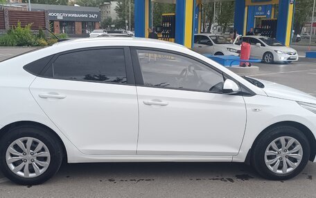 Hyundai Solaris II рестайлинг, 2017 год, 1 375 000 рублей, 10 фотография