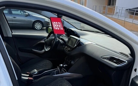 Peugeot 2008 II, 2016 год, 880 000 рублей, 10 фотография