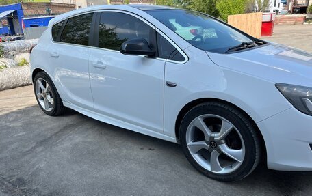 Opel Astra J, 2011 год, 670 000 рублей, 2 фотография