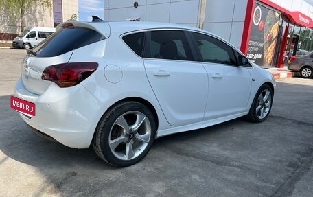 Opel Astra J, 2011 год, 670 000 рублей, 3 фотография