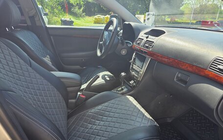 Toyota Avensis III рестайлинг, 2004 год, 600 000 рублей, 9 фотография