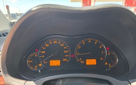 Toyota Avensis III рестайлинг, 2004 год, 600 000 рублей, 13 фотография