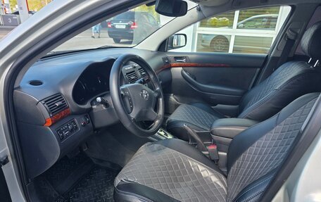 Toyota Avensis III рестайлинг, 2004 год, 600 000 рублей, 8 фотография