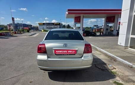 Toyota Avensis III рестайлинг, 2004 год, 600 000 рублей, 4 фотография
