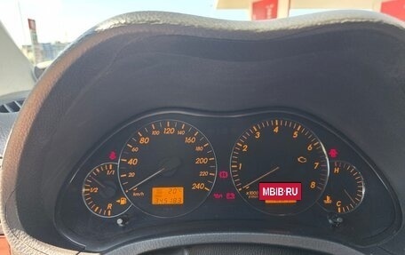 Toyota Avensis III рестайлинг, 2004 год, 600 000 рублей, 12 фотография